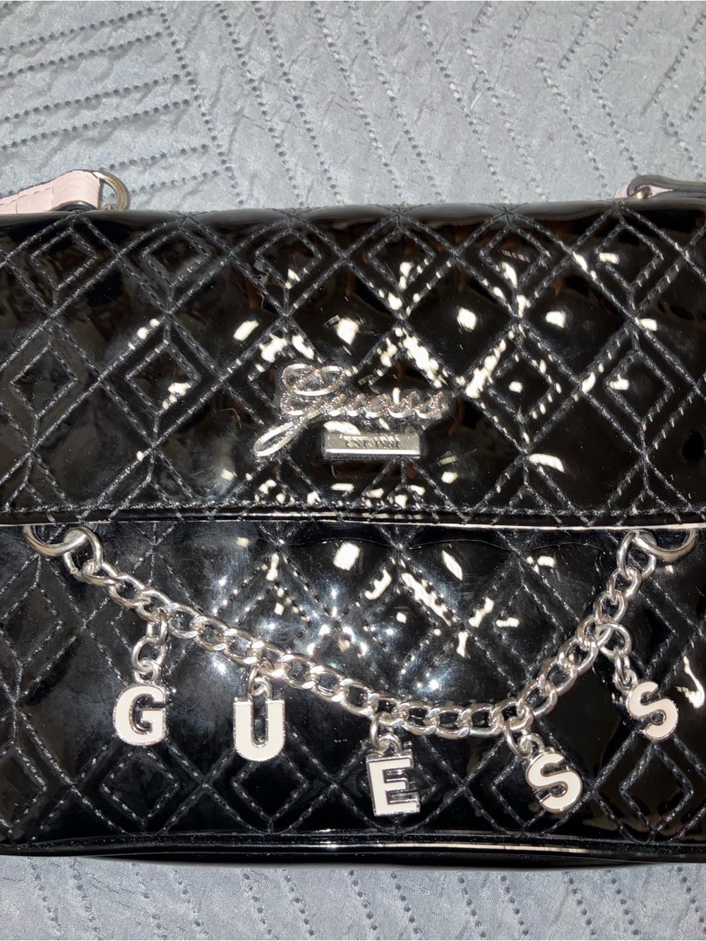 GUESS Black Patent Quilted Crossbody with Pale Pink Trim NWOT - Picture 2 of 8